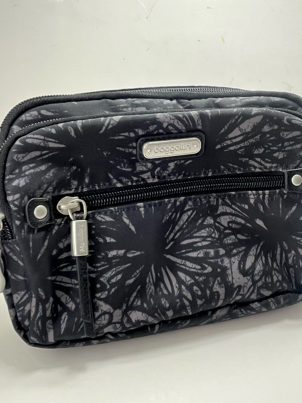 Baggallini Time Zone RFID Crossbody, bag in Onyx Floral